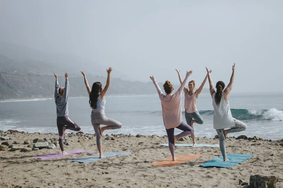 A group vinyasa class flowing together
